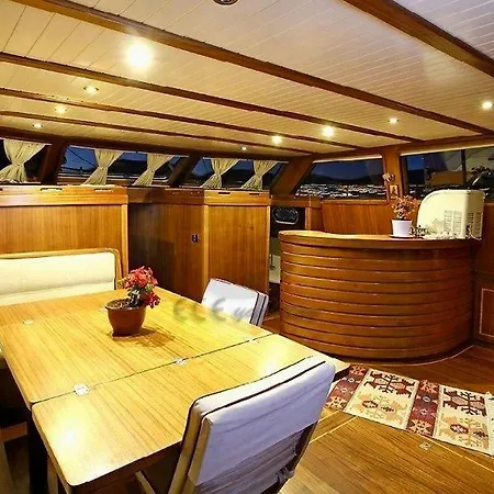 船屋 Azul Yachting Seahorse2
